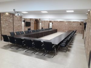 مزیت اجاره میز کنفرانس در نمایشگاه‌ها